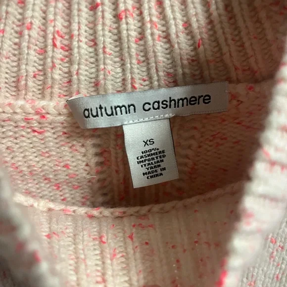 Autumn cashmere sweater- cream with subtle small hot pink spot-great cond Xsmall